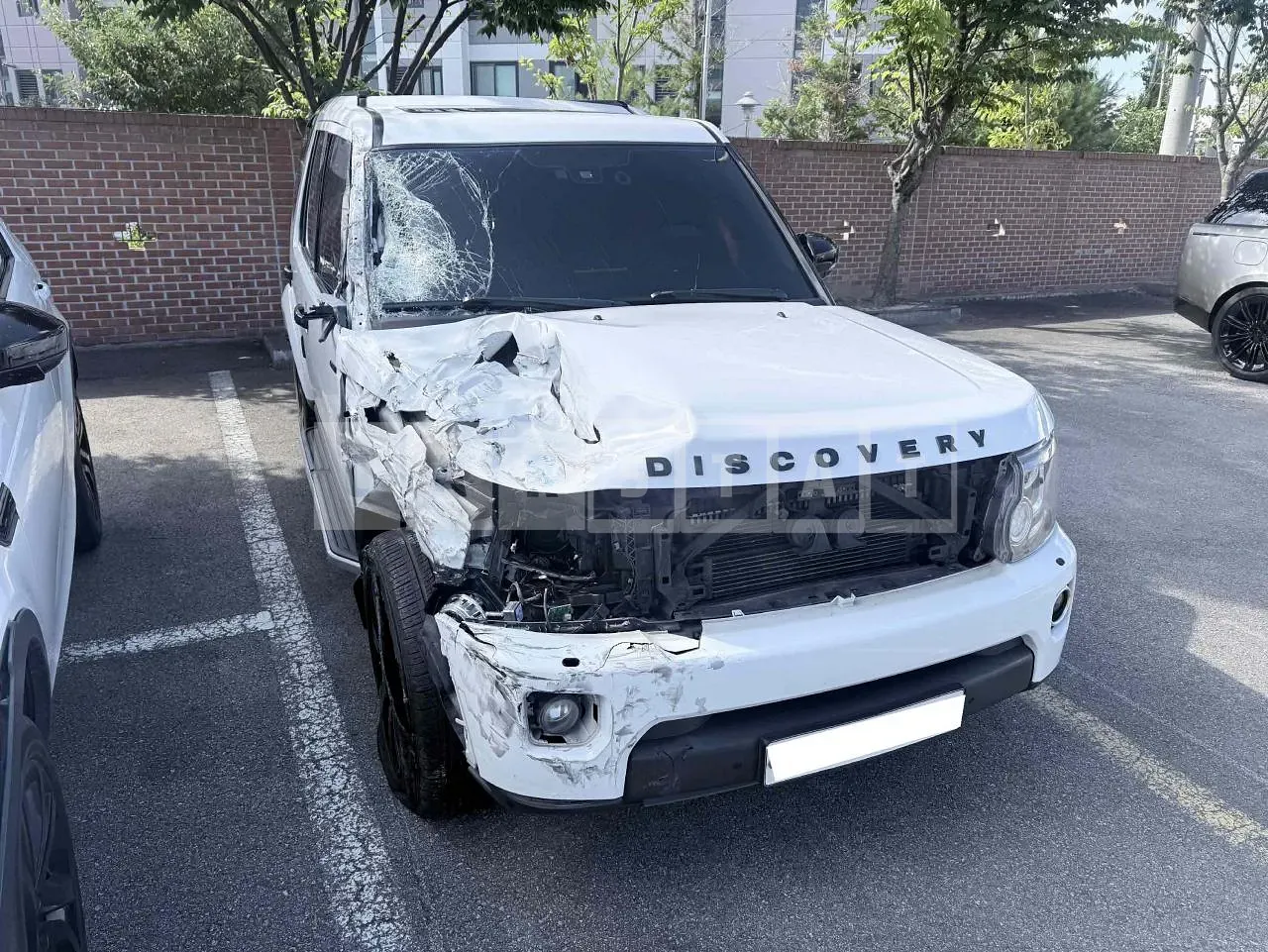 Photo 2 of 13: 2015 Land Rover Discovery 4 3.0d, VIN SALLAAAG6GA794383 — Korean insurance auction