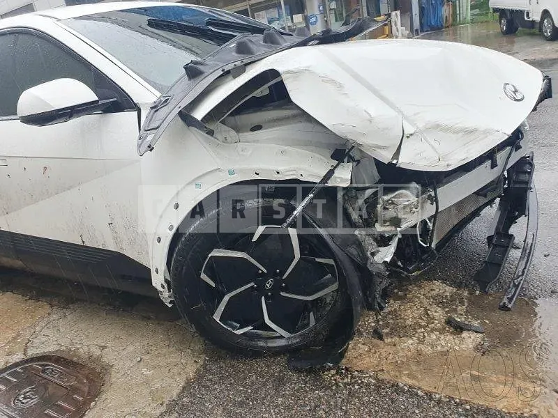 Photo 2 of 35: 2022 Hyundai Modern Ionic 5, VIN KMHKN81AFNU024683 — Korean insurance auction