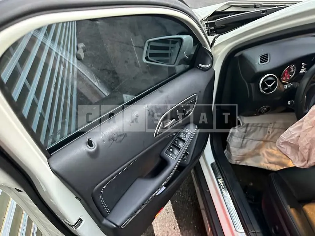 Photo 2 of 20: 2017 Mercedes-Benz GLA200d 4Matic, VIN WDCTG0CB6HJ364333 — Korean insurance auction