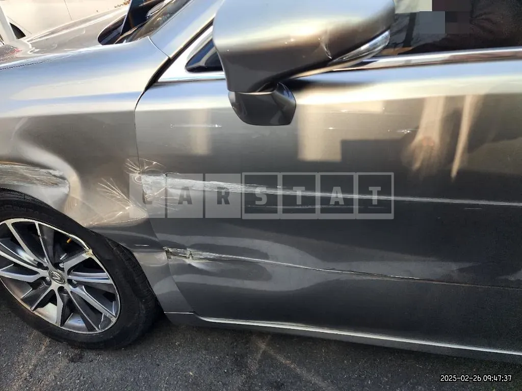 Photo 2 of 33: 2016 Lexus ES300h — Korean insurance auction