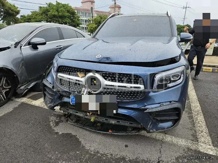 Photo 2 of 18: 2020 Mercedes-Benz GLB250 4Matic — Korean insurance auction