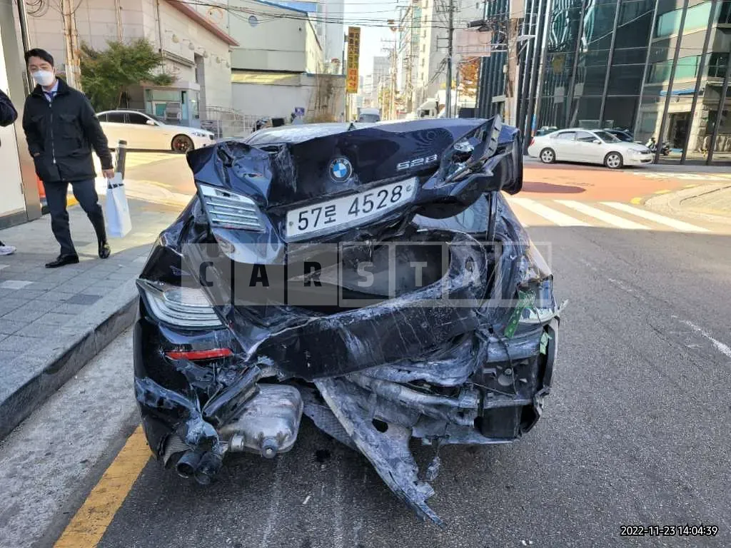 Photo 2 of 16: 2016 BMW 528i, VIN WBA5A5109GG602960 — Korean insurance auction
