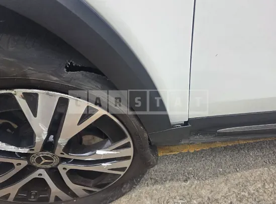 Photo 2 of 10: 2024 Mercedes-Benz GLB200d — Korean insurance auction