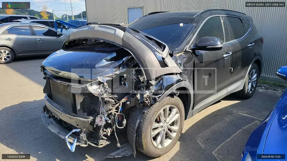 Photo 2 of 12: 2017 Hyundai Santa Fe, VIN KMHSW81UBJU831275 — Korean insurance auction