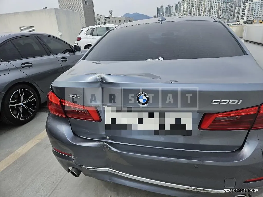 Photo 2 of 19: 2019 BMW 530i xDrive Luxury — Korean insurance auction