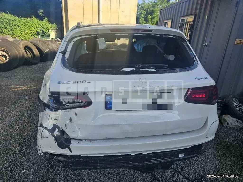Photo 2 of 28: 2021 Mercedes-Benz GLC300 e 4Matic — Korean insurance auction