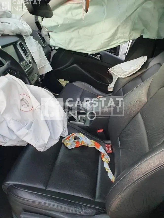 Photo 2 of 5: 2016 Hyundai Tucson 1.7 — Korean insurance auction