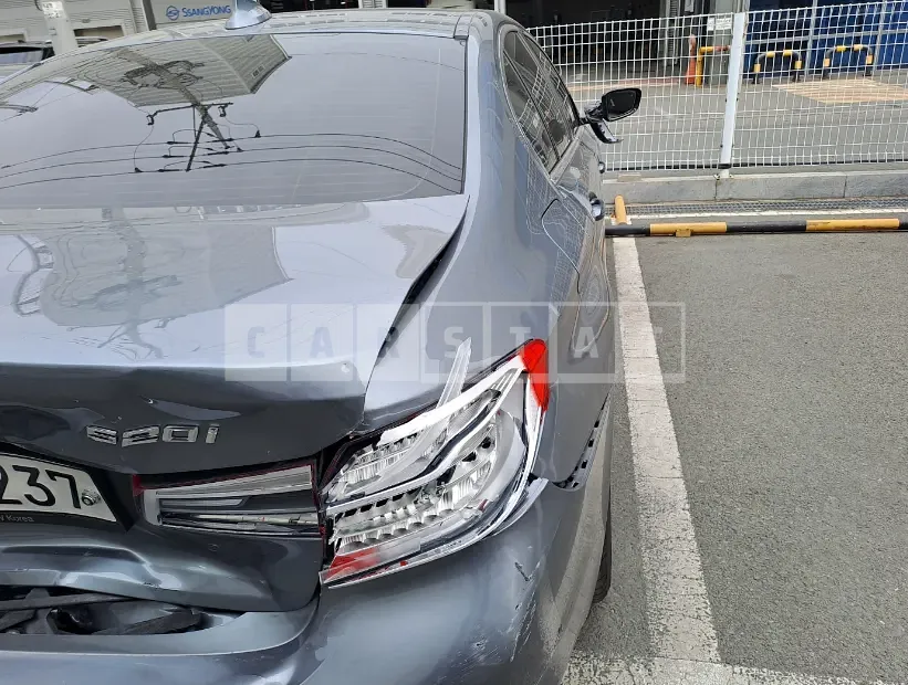 Photo 2 of 21: 2020 BMW 520i Luxury, VIN WBAJK9106LCD78621 — Korean insurance auction