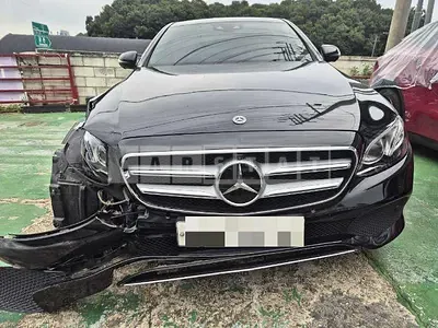 Photo 1 of 18: 2017 Mercedes-Benz E300 4Matic — Korean insurance auction