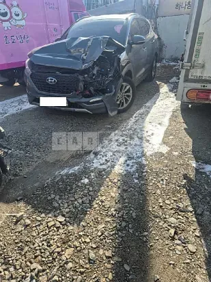 Photo 2 of 16: 2018 Hyundai Tucson, VIN KMHJ3815GJU683768 — Korean insurance auction