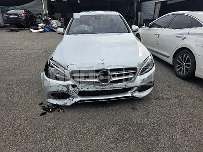 Photo 1 of 30: 2017 Mercedes-Benz C200 — Korean insurance auction