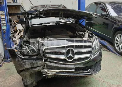 Photo 1 of 32: 2018 Mercedes-Benz E 200, VIN WDDZF4CB2JA298580 — Korean insurance auction