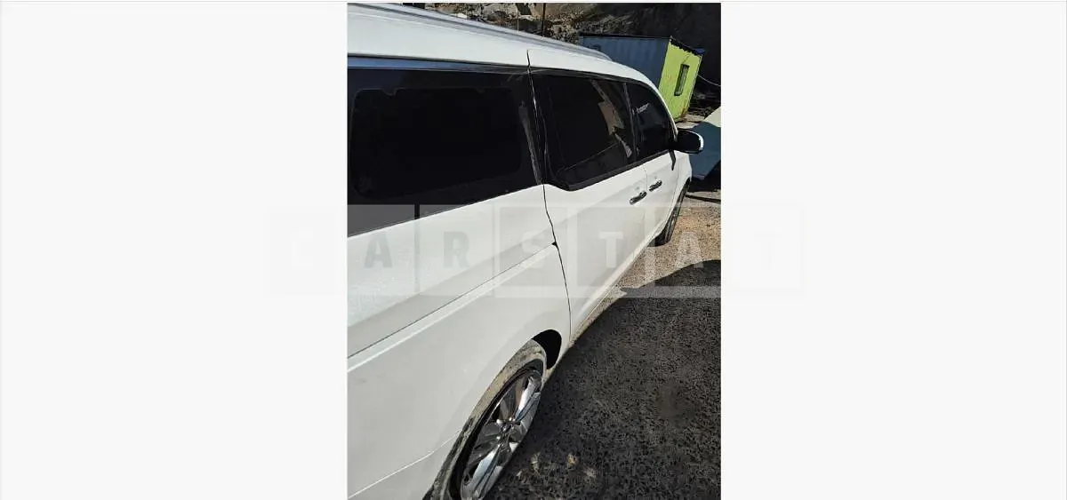 Photo 2 of 29: 2015 Kia Carnivals — Korean insurance auction