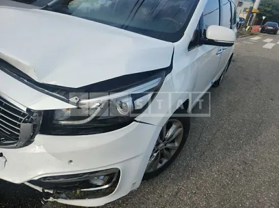 Photo 2 of 9: 2016 Kia Carnival — Korean insurance auction