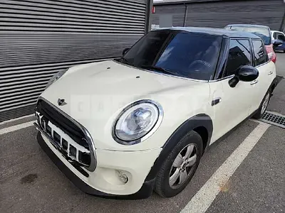 Photo 1 of 7: 2016 MINI Cooper D Five-Door, VIN WMWXT3102G2E25949 — Korean insurance auction
