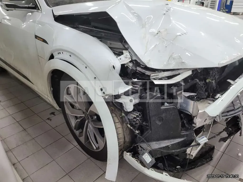 Photo 2 of 33: 2022 Audi e-tron 55 quattro, VIN WAUZZZGE4NB034003 — Korean insurance auction