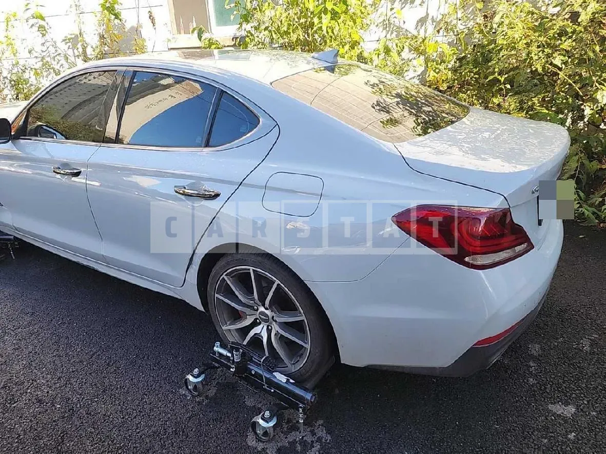 Photo 2 of 10: 2018 Genesis G70 2.0T — Korean insurance auction