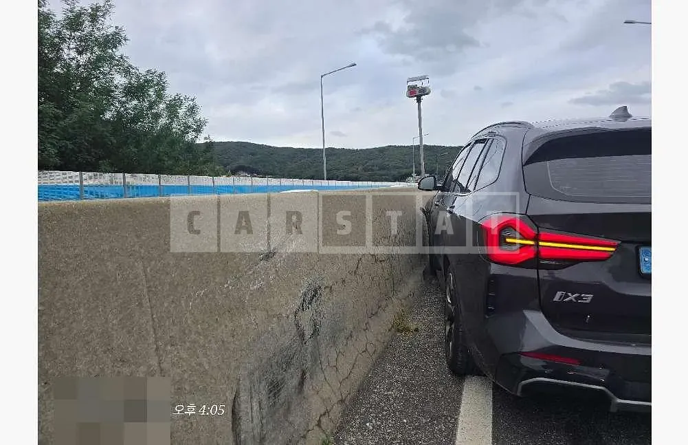 Photo 2 of 8: 2024 BMW iX3 M Sport — Korean insurance auction