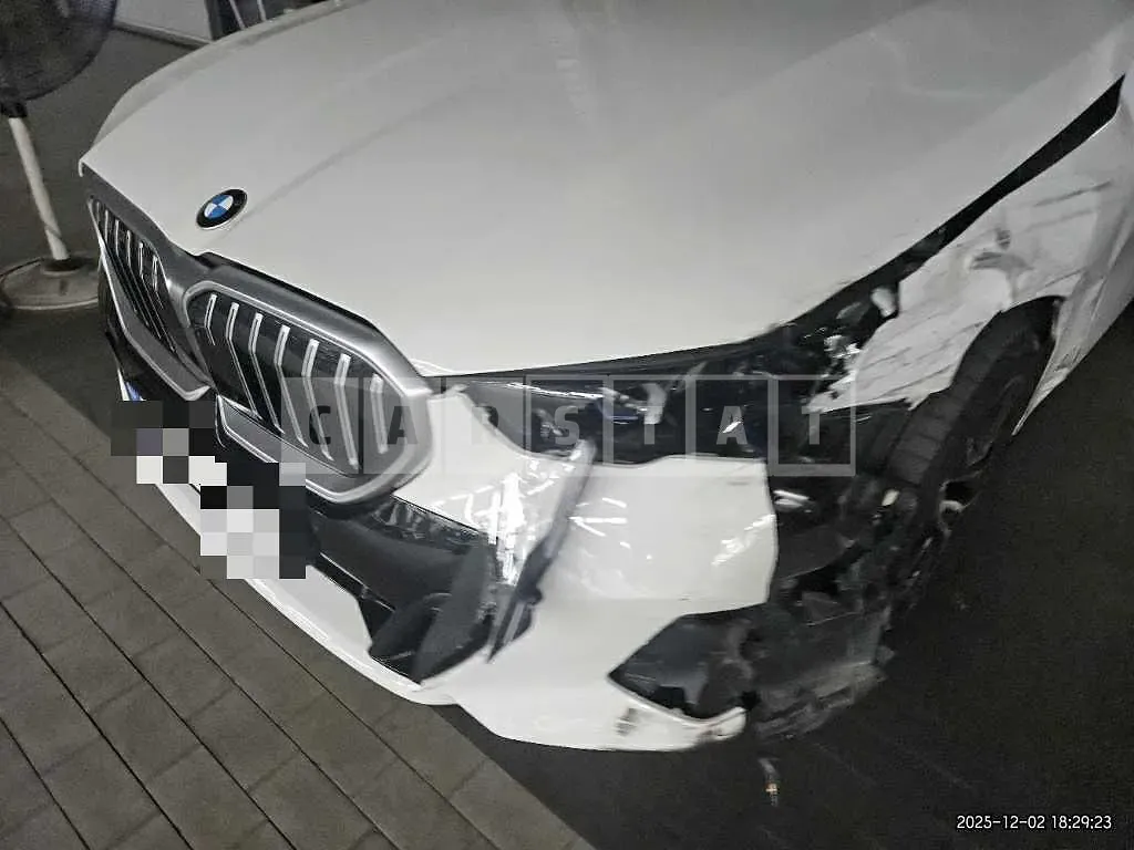 Photo 2 of 21: 2024 BMW 520i — Korean insurance auction