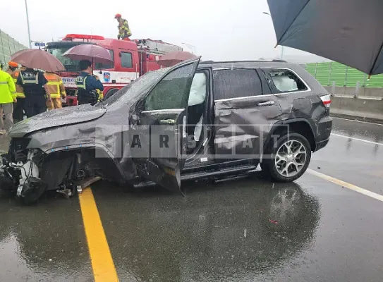 Photo 2 of 16: 2019 Jeep Straw Grand Cherokee, VIN 1C4RJFBG0KC796574 — Korean insurance auction