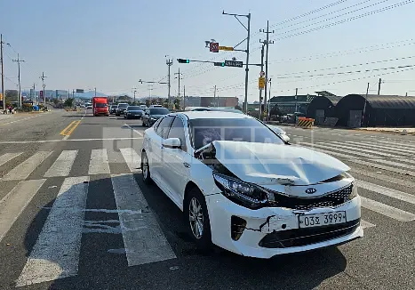 Photo 2 of 3: 2018 Kia K5, VIN KNAGU416BJA199535 — Korean insurance auction