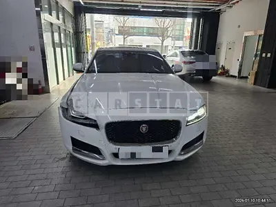 Photo 1 of 48: 2016 Jaguar XF 20d — Korean insurance auction