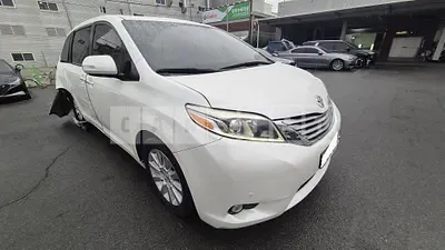 Photo 1 of 22: 2015 Toyota Siena 2WD, VIN 5TDYK3DC9FS634786 — Korean insurance auction