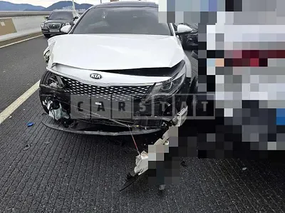 Photo 1 of 5: 2017 Kia K5 — Korean insurance auction