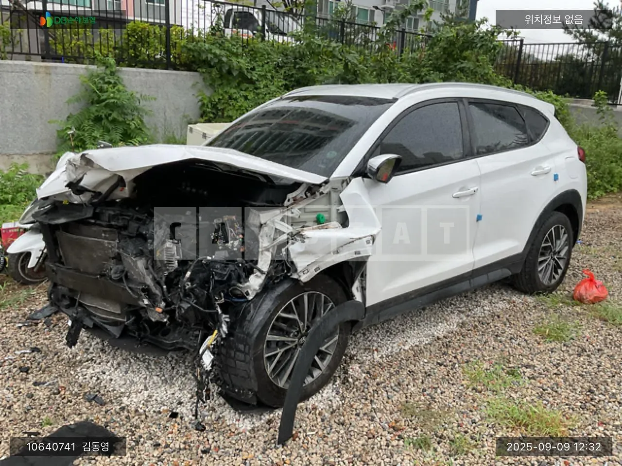 Photo 2 of 13: 2018 Hyundai Tucson, VIN KMHJ5812GKU922099 — Korean insurance auction
