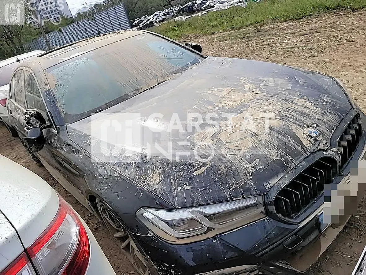 Photo 2 of 7: 2022 BMW Calm 520i — Korean insurance auction