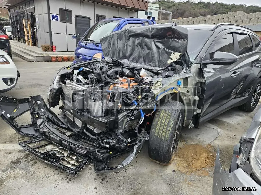 Photo 2 of 24: 2021 Hyundai Tucson, VIN KMHJC811BMU020957 — Korean insurance auction