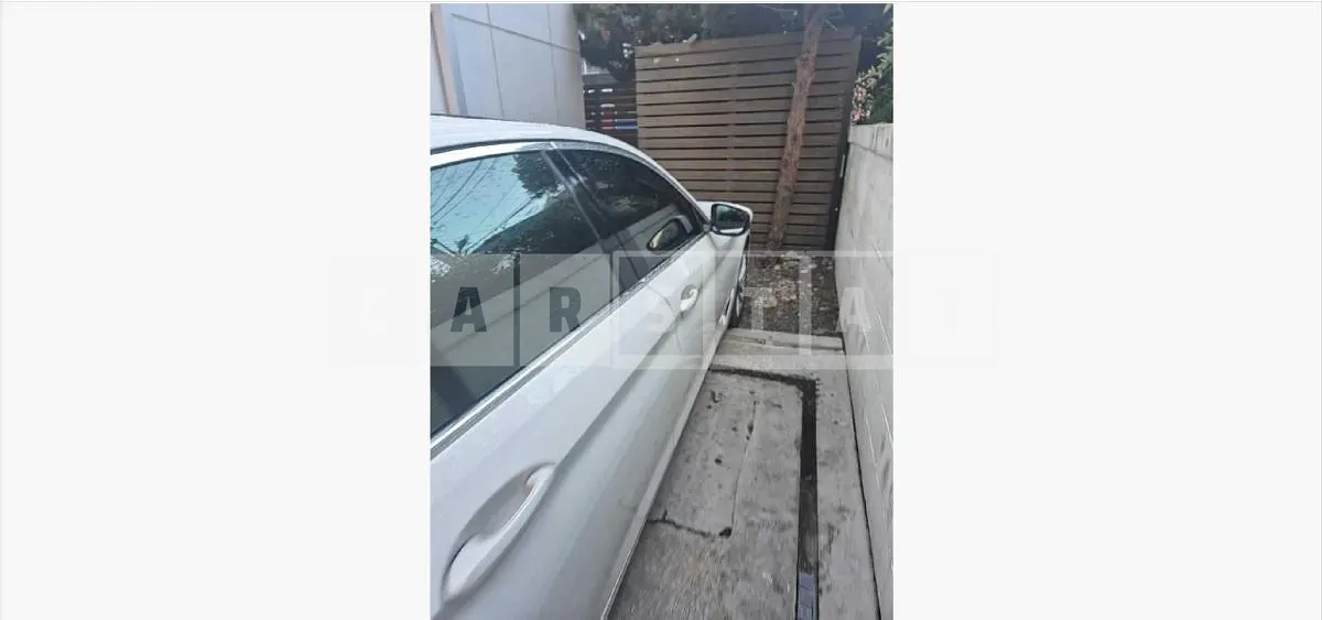 Photo 2 of 79: 2020 BMW 520d Luxury — Korean insurance auction