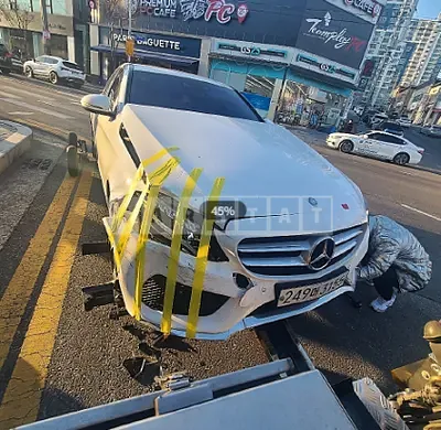 Photo 1 of 31: 2017 Mercedes-Benz C220 d — Korean insurance auction