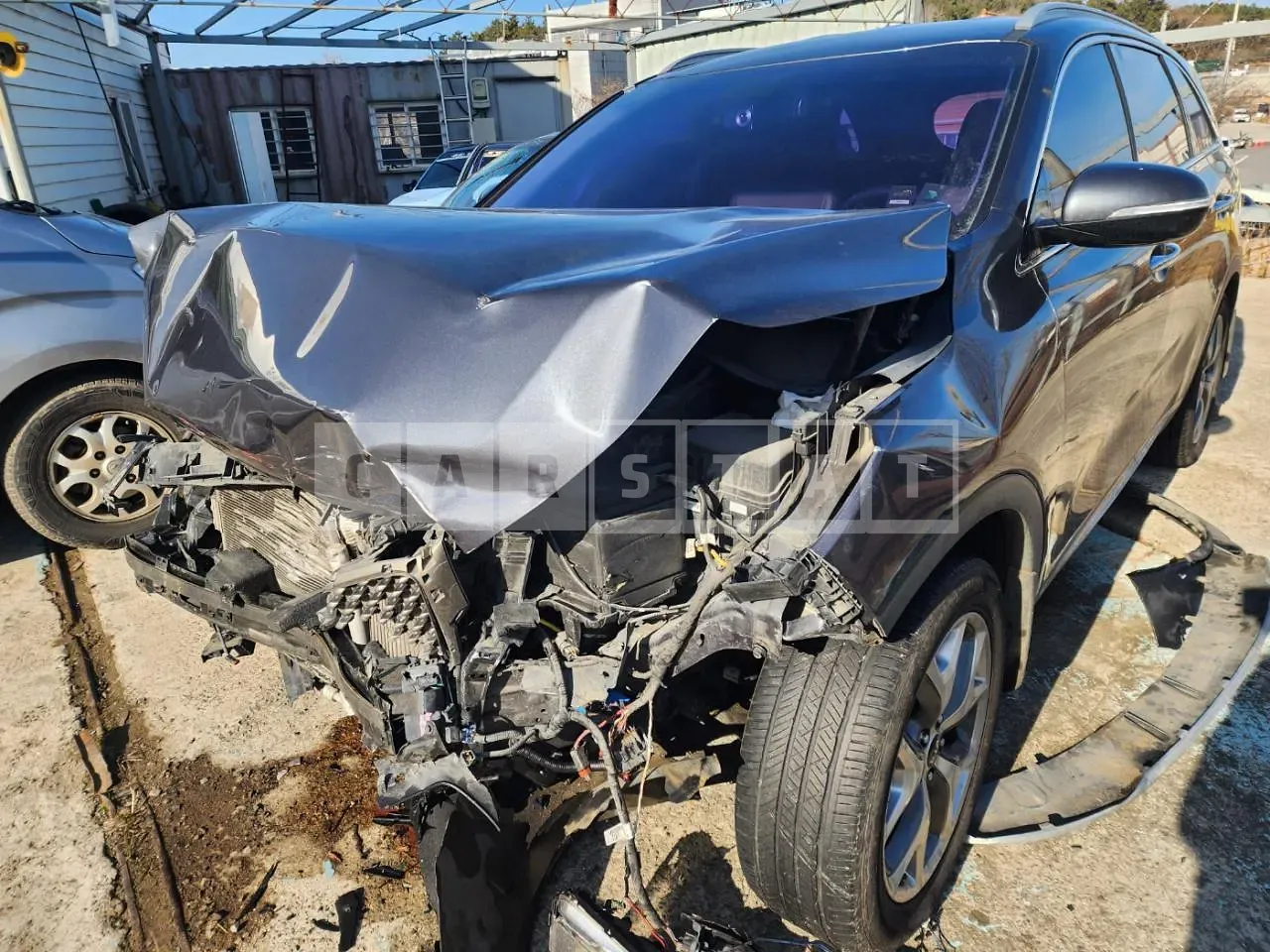 Photo 2 of 10: 2017 Kia Sorento, VIN KNAPH81ABHA304936 — Korean insurance auction