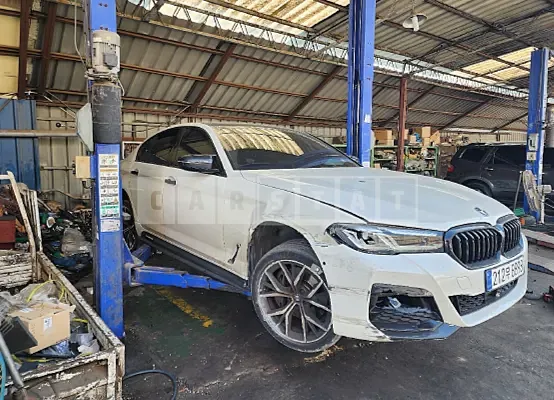 Photo 2 of 32: 2021 BMW 530i, VIN WBA71BH00MWW92496 — Korean insurance auction