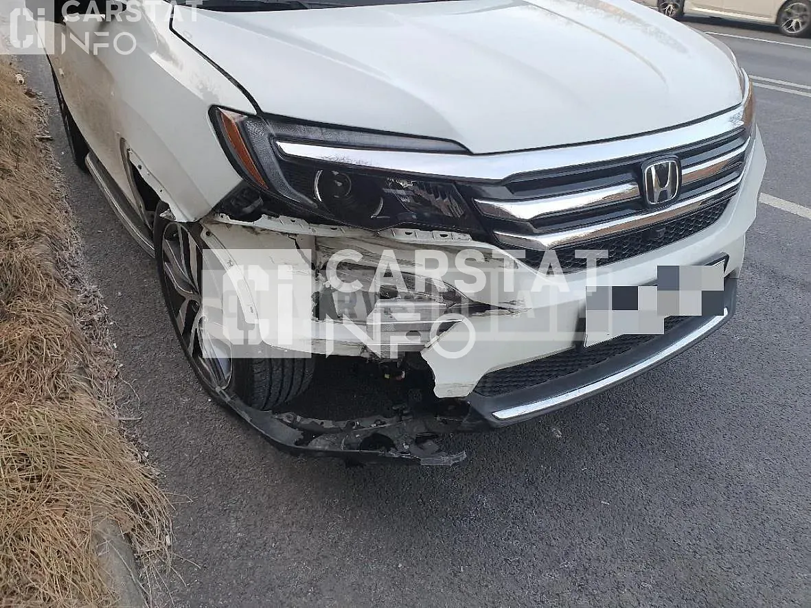 Photo 2 of 20: 2018 Honda Pilot, VIN 5FNYF6850JB200869 — Korean insurance auction