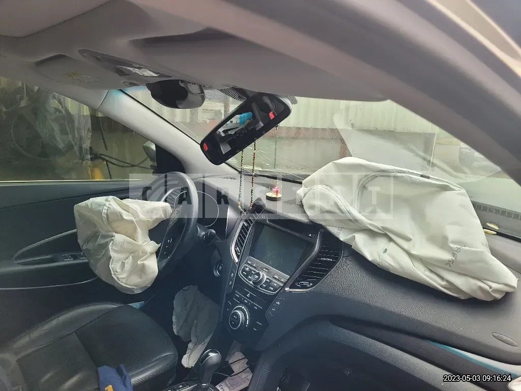 Photo 2 of 50: 2014 Hyundai Santa Fe, VIN KMHSW81UBFU392020 — Korean insurance auction