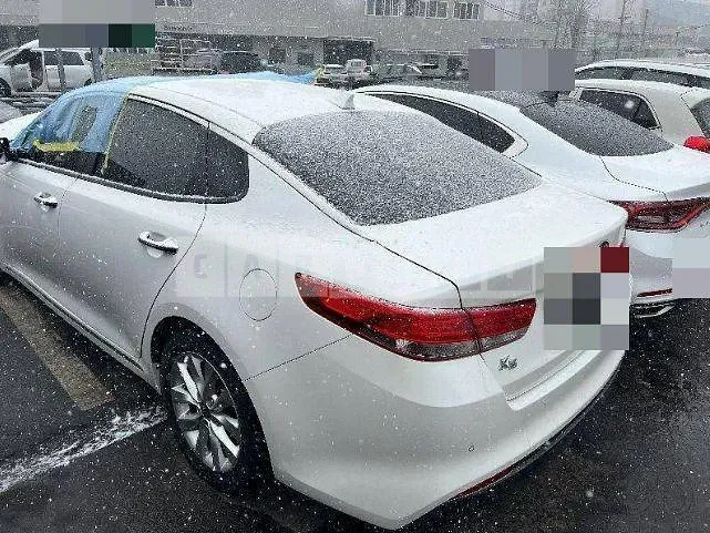 Photo 2 of 8: 2017 Kia K5 — Korean insurance auction