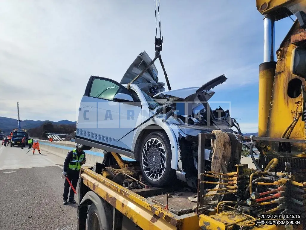 Photo 2 of 4: 2021 Hyundai IONIQ 5 Long Range — Korean insurance auction