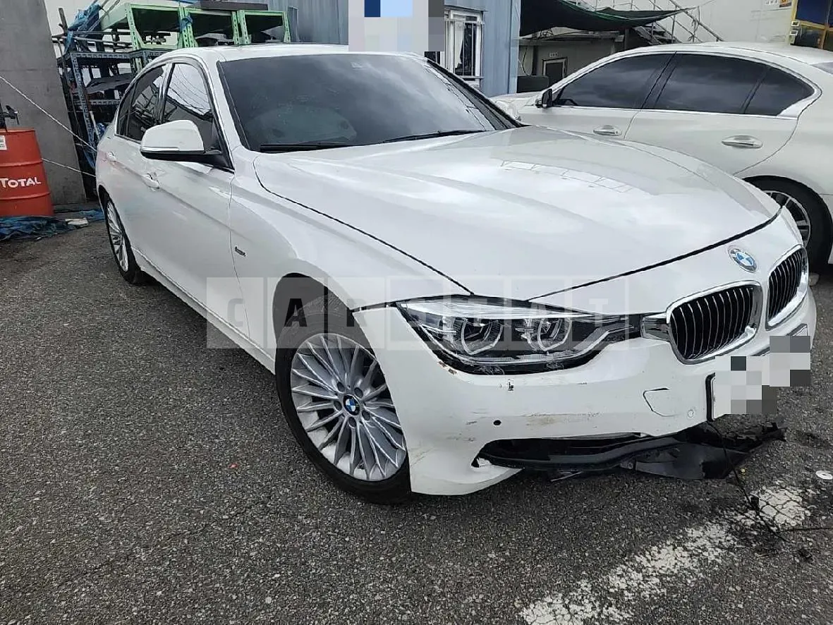 Photo 2 of 20: 2017 BMW 320i — Korean insurance auction