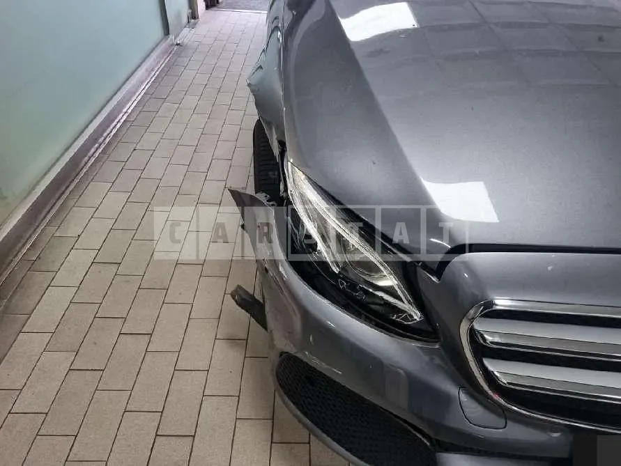 Photo 2 of 28: 2018 Mercedes-Benz E220 d — Korean insurance auction