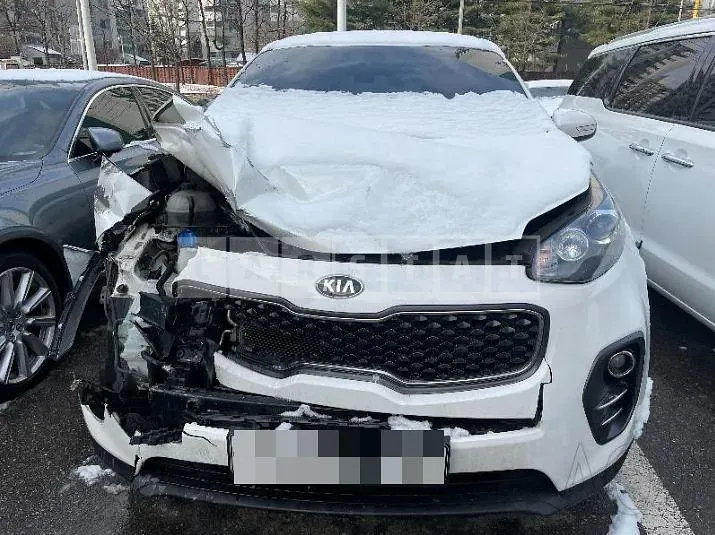 Photo 2 of 5: 2018 Kia Sportage 1.7, VIN KNAPN815GJK490049 — Korean insurance auction