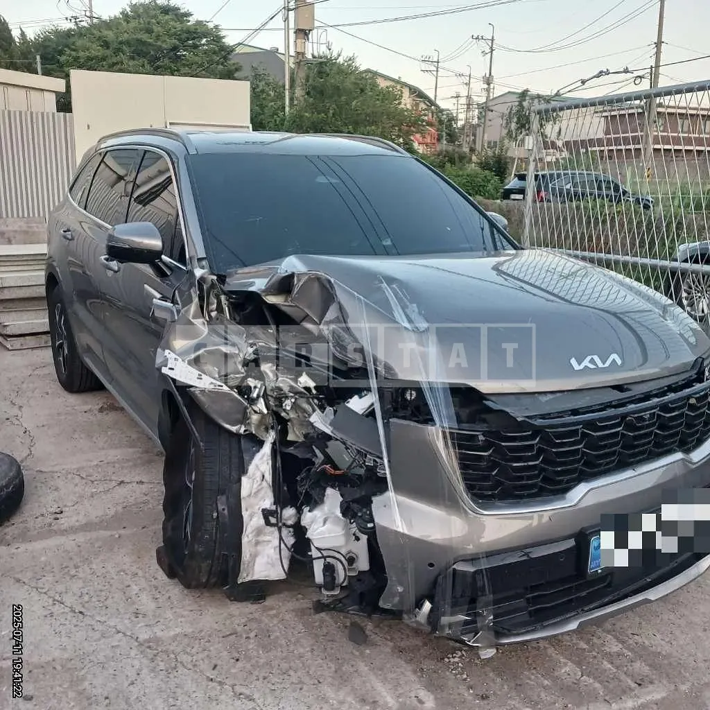 Photo 2 of 16: 2024 Kia Sorento — Korean insurance auction