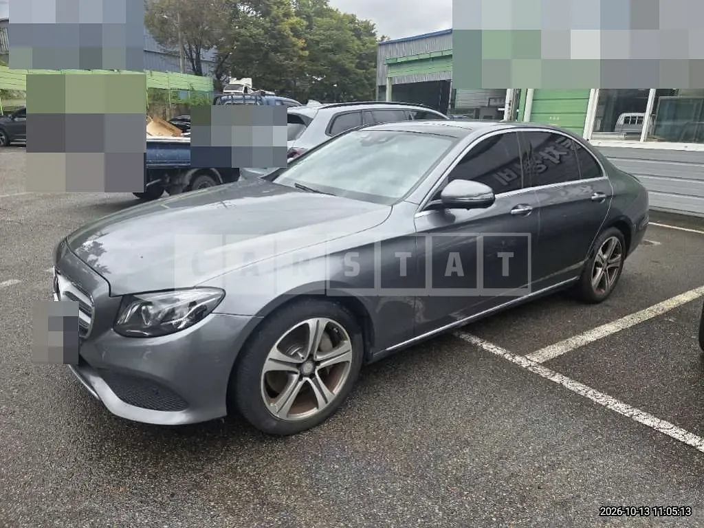 Photo 2 of 19: 2017 Mercedes-Benz E300 4Matic — Korean insurance auction