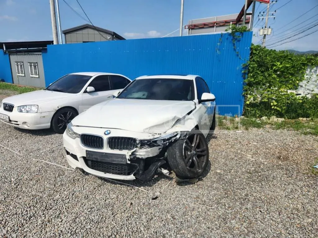 Photo 2 of 24: 2017 BMW 320d — Korean insurance auction