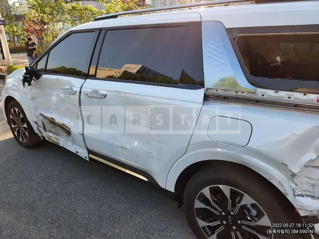 Photo 2 of 47: 2023 Kia Carnival, VIN KNANC813BPS194453 — Korean insurance auction