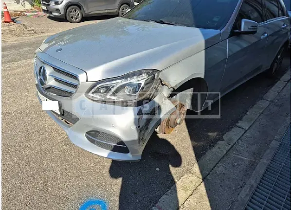 Photo 2 of 16: 2015 Mercedes-Benz E250 BlueTec 4Matic — Korean insurance auction