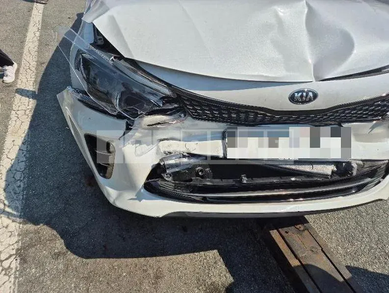 Photo 2 of 11: 2017 Kia K5 2.0 — Korean insurance auction