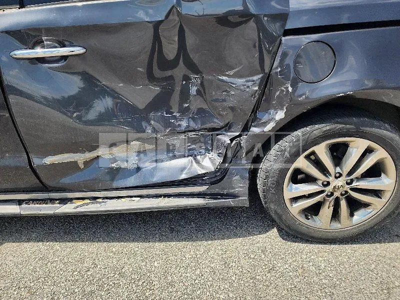 Photo 2 of 21: 2017 Kia Carnivals — Korean insurance auction