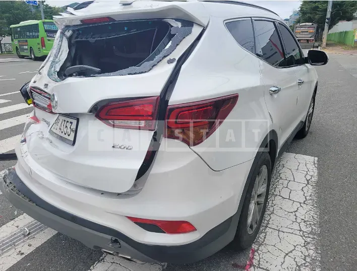 Photo 2 of 4: 2018 Hyundai Santa Fe, VIN KMHSW81UBJU790594 — Korean insurance auction